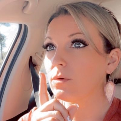 Less1Savannah's profile picture. 