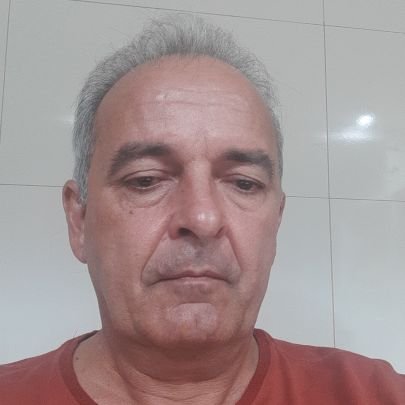Empresário, progressista e avesso a corrupção.
Casado, pai de duas filhas.
Sempre atuante nas causas sociais.