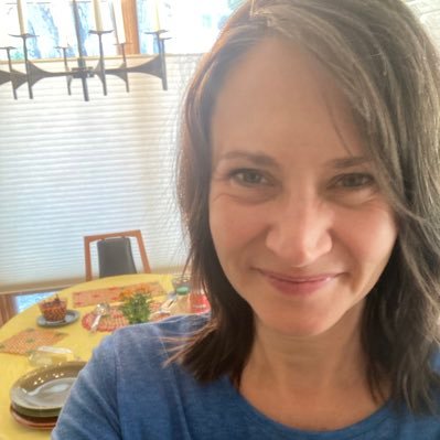 SY Teacher-Librarian Winnipeg, MB. She/Her. Past-president of the Manitoba School Library Association. National Geographic Certified Educator. #GoodTwitter