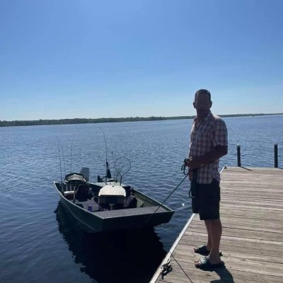 Libertarian leaning craft beer consultant & amateur boating and fishing enthusiast.