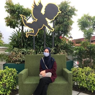 Thinking out of the box.
✨Pelindung yang tersayang.
S❤️💍
Jhr ↔ Trgnu
