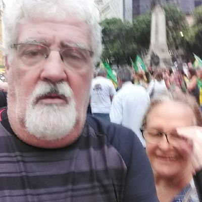 Conservador, Armamentista, Bolsonarista, Anti Feminista, Anti Abortista.