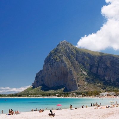 modelmoment2's profile picture. 