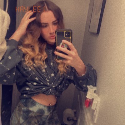 lil_sadlee's profile picture. 