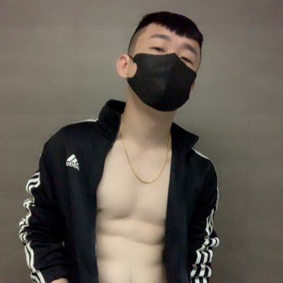 Top，很少看私訊，請見諒！ ⚠ 未滿18歲請勿觀看，點選顯示敏感內容視為同意並自證為法定成人🔞