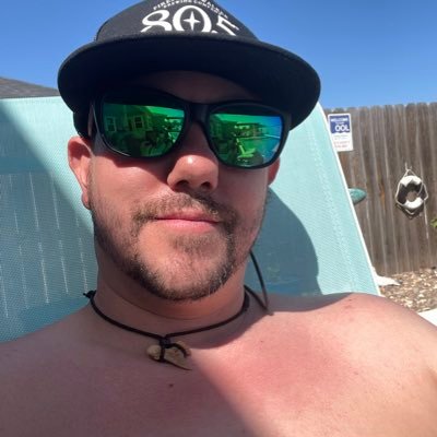 DBlosl's profile picture. how the hell do I tweet lol