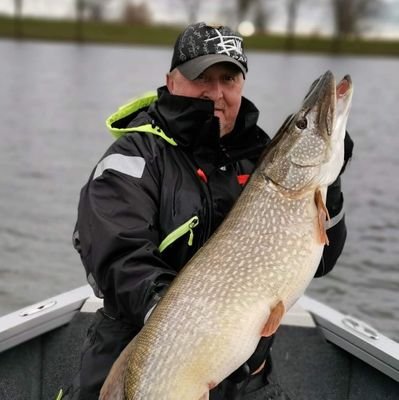 Mietboote für Angler, Guiding für Anfänger und Fortgeschrittene, Angelurlaub , Kajak, Bellyboat, Abenteuer in Holland, Belgien oder Deutschland. Bezahlbar gut.