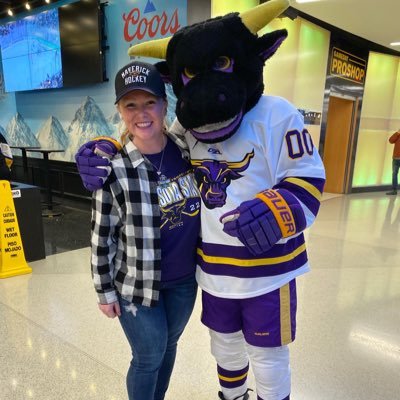 hockey player. runner.fur mom. sister. aunt. forever a Maverick fan 🤘🏻😈   Minnesota-North Carolina.