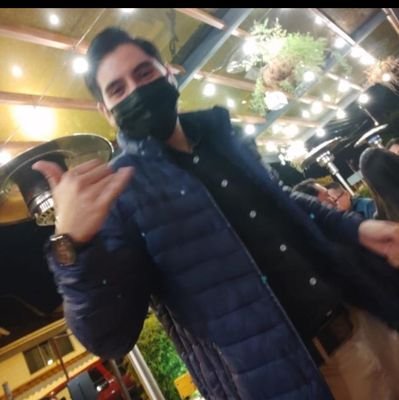Una persona exitosa es aquella que hace sus cimientos de los ladrillos que otros le arrojaron.
