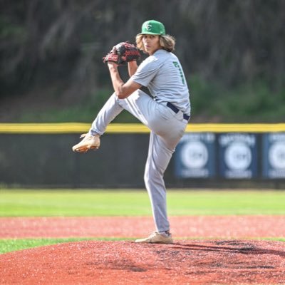 6’3 193 | RHP/OF | Florida south western| 4.0GPA | 📲803-603-6253 | 📫 williamspang22@icloud.com |