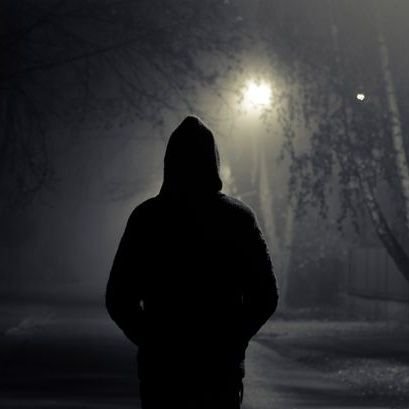🖤
گەر ڕۆژێک لە بارەی منەوە لێیان پرسی بڵێ: ئەو تەنها کەسێک بوو لەنێو ئەو دونیا پڕ لە درۆ و فریوە خۆشی ویستم و من شکاندنم