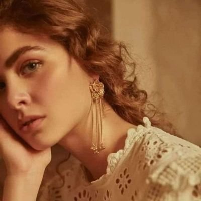 ‏الحبُّ في الناس أشكالٌ و أكثرها كالعشب في الحقل لا زهرٌ ولا ثمرُ