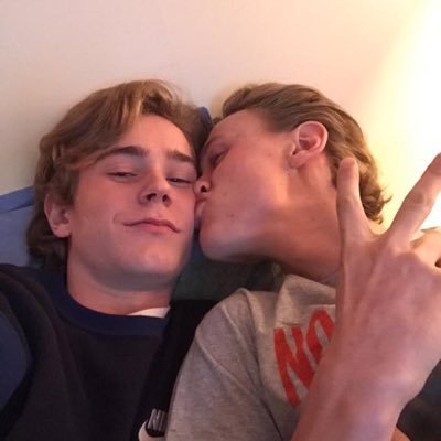 EBinder48's profile picture. 스캄후회수