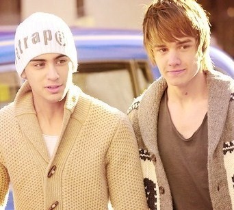 Just your average short teen badasses. Ziam is our kypronite.
▬▬▬▬▬▬▬▬▬▬▬▬▬▬ Sabrina & Shukla ☆