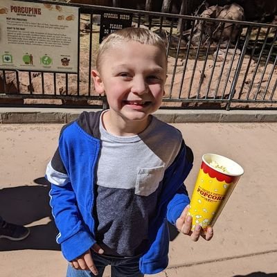 Hi popcorn people. I'm Carson Kruse, I'm 7 years old and love me some kernels.
I rate and review buttery salted goodness from my travels. As simple as that. 🍿