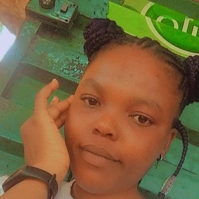Am folake Ruth ,am a fashionista and a graphic designer