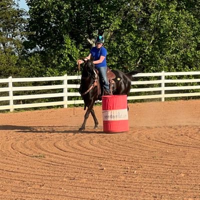 barrelracer2450's profile picture. 25 years old.