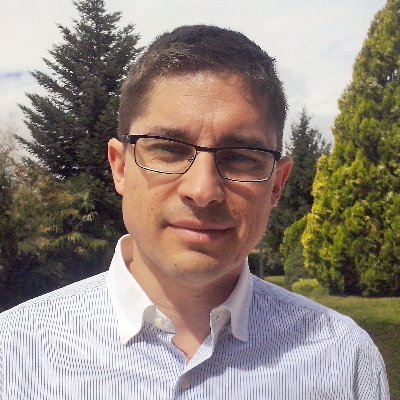 Graduado en Terapeuta Ocupacional
Investigador (doctorando)
Formador en salud mental (masters, cursos y congresos)
Psicoterapeuta (psicodrama)