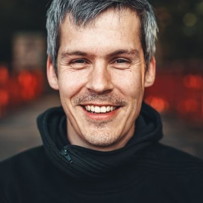 RonnyEnzenberg's profile picture. Creative Extrovert - loves to write and speak - #Design, #Copywriting and #AI enthusiast.