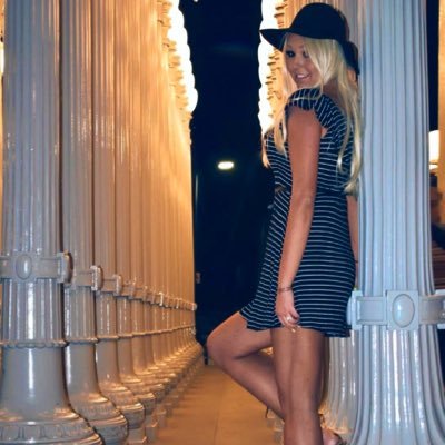 AmandaYurkiw's profile picture. Your new best friend 🖤