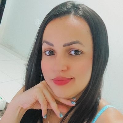 Médica e Tecnologa em Sistemas.. Louca e Apaixonada pela vida e por EU mesmaaa :). Entre a lucidez e devaneios...