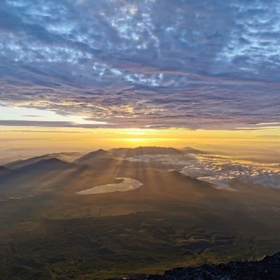 Le vent se lève il faut tenter de vivre
 Paul Valéry.

Trans et fière de l'être en tout début de ma parcours qui commence tout doucement.