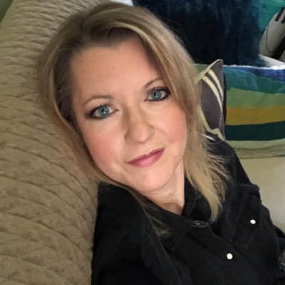 Tall blonde interior designer. Loves NY Rangers, The Walking Dead, Queen, single malt scotches and living life in high contrast!