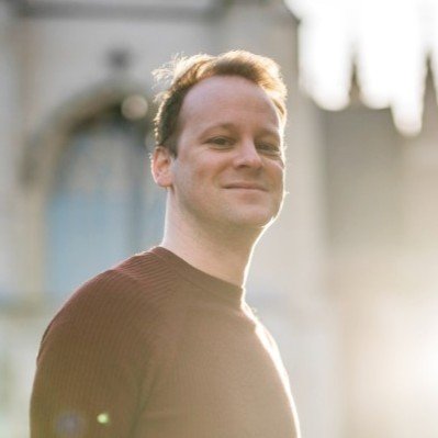 Germanist, rationalist en aanmodderend wielertoerist. Tevens contentpurist en marcom strategist bij @ComCoAgency.