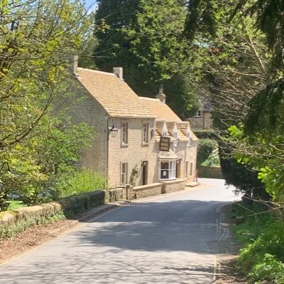 An Iconic Cotswold Riverside Inn offering a stunning garden, log fires and a warm welcome. A hearty menu and the Famous ‘Chicken In A Basket’! Dog Friendly 🐕