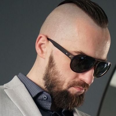 siwek_mariusz's profile picture. If it doesn't feel right... go left! ;)