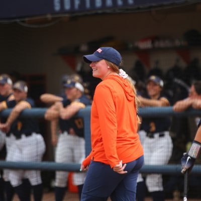 Assistant Softball Coach at Syracuse University @Cusesb Syracuse Softball Alumni '17 🥎🍊