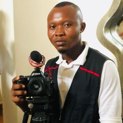 Am a jovial but serious minded fello, am. Christian, am passionate about creative thinking, am a photographer, videographer, video editor, photo editor etc.
