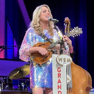 NEW MUSIC VIDEO https://t.co/c5mpH3QgSo   Grammy Winning - Queen of Bluegrass - Rhonda Vincent - Member of the Grand Ole Opry !