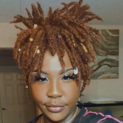 Dollfaced16's profile picture. From a concrete, who knew a flower will grow ? 🌸