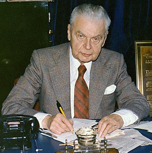 Here I am, Canada's thirteenth prime minister, writing down some twitterings.  A YPC volunteer then types them onto a computer for everyone to read and enjoy.