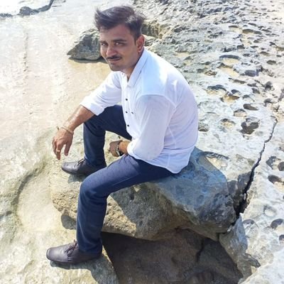 VisanaDilip2's profile picture. રણ ખેલવા ઘોડે ચડ્યો. 
રણ બંકો રણવીર,,
મરદ પટાધર મલક માં. 
મક્કમ મારો મેર..
ધર્મ ધિંગાણે ના કાજે . 
અડીખમ  હોઈ મેર,,
જશ રાખી જંગ જીત્યો,
 અણનમ મારો મેર...