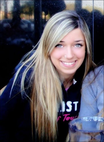 Fernanda , 16 , sp , futura arquiteta ou nutricionista ...!! 
sigam-me os bons =D