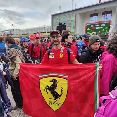 ErniaAlVischio's profile picture. Comico in erba prima della pandemia, attualmente senza il comico

|-/