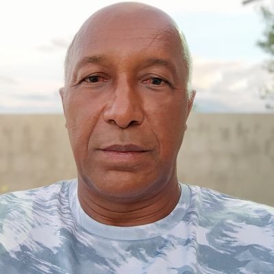 Delegado de base do Sinergia - Sindicato dos Eletricitarios do Estado da Bahia. Um cara que gosta de curtir a vida com a família e amigos.
A saída é a esquerda