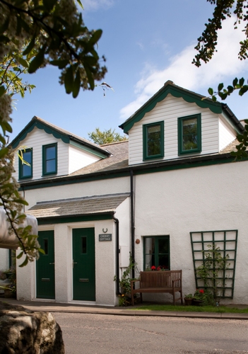 An adorable 18th century traditional fisherman's cottage for holiday rental situated close to Craster, Dunstanburgh Castle and miles of sandy beaches.