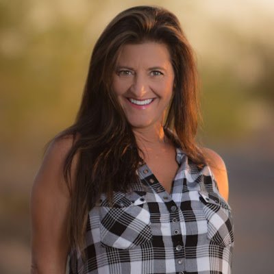 GinaDeCarloBrow's profile picture. 