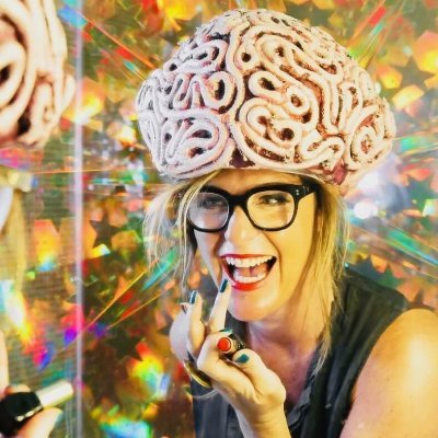 ⚡️Writer, director and magazine maker
⚡Did time at MTV, Nat Geo, VICE, BBC
⚡Made in London, rewired in Barcelona
🤯 Mind blowing brain ⬇ #cavernoma