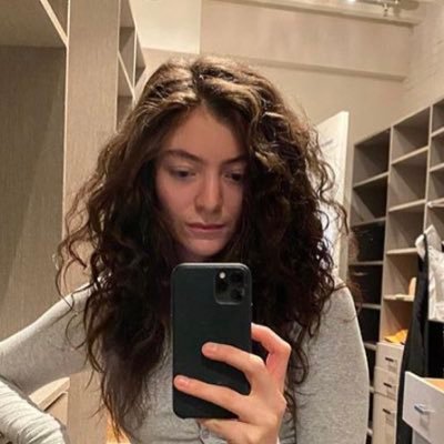 brusingthemoon's profile picture. 🌞 brusing the sun i feel grown up with u in ur car 🌜🌛 she/they 18