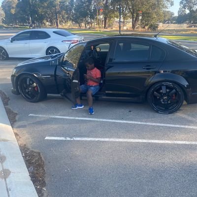 mo_ro_s's profile picture. -- my self esteem has two levels: • i'm a worthless piece of shit who deserves no love • bow down before me bitches i am your king--#CFC