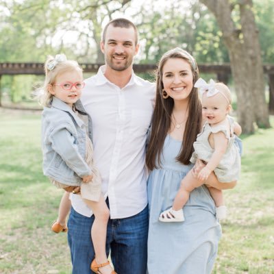 Christian, wife to @BrianSides12, girl momma, UMHB alum. FCS teacher at Carroll High School 🐉