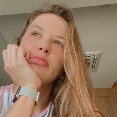 manoelaspotti's profile picture. Eu desisti de ser blogueira.