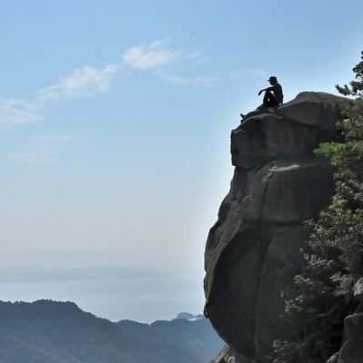 休日は、ほぼ九州の山に相棒のカメラと共にソロで登ってます・・とは言え、カメラ持って登ってるって言えば凄く聞こえが良いけど両方共に初心者レベルです(^^;)・・登山歴は40年ですけどネ！
上達しないのが長く続いてる理由かもです(^^;)d


2021/ 8/16