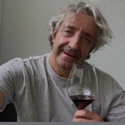 GoodByexg's profile picture. Una copa de vino, tu + yo= Noche perfecta. 
Me gustan los gatos porque me arañan la espalda al igual que tu madre.