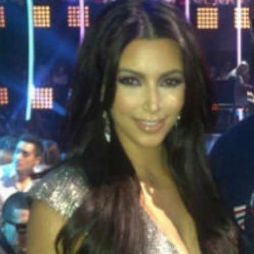 i love kim and the whole kardasian family! i hope they will notice me! FOLLOW ME DOLLS!