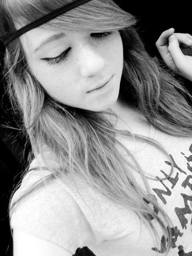 Nova no Twitter
não entro muito, sou uma garota muito legal e adoro musica sou extrovertida e de bem com a vida :D